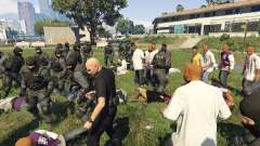 30 SWAT VS 60 Gangsters 1.0 для GTA 5