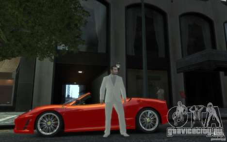 Отличный серо-белый костюм для GTA 4